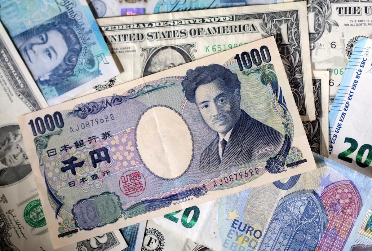 FILE PHOTO: U.S. dollar, Euro, Yen and Pound banknotes are seen in this illustration taken May 4, 2025. REUTERS/Dado Ruvic/Illustration/File Photo