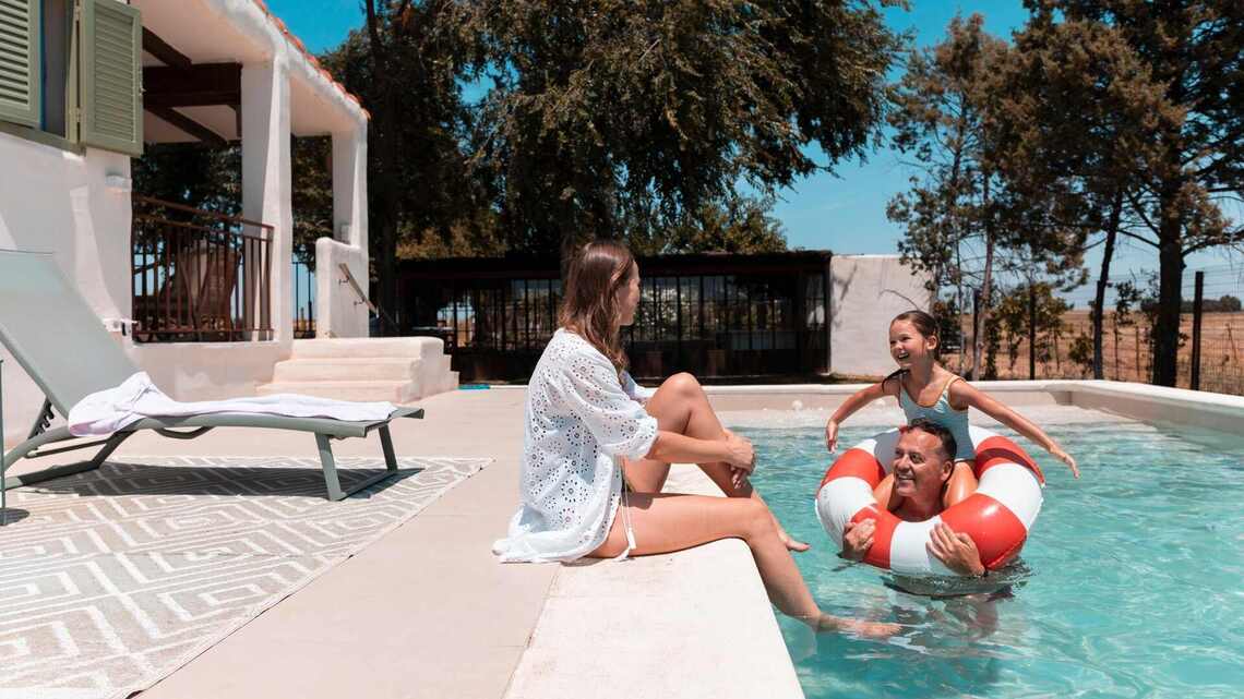 63-year-old Leslie's Pools files Chapter 11, closing 76 more stores 
