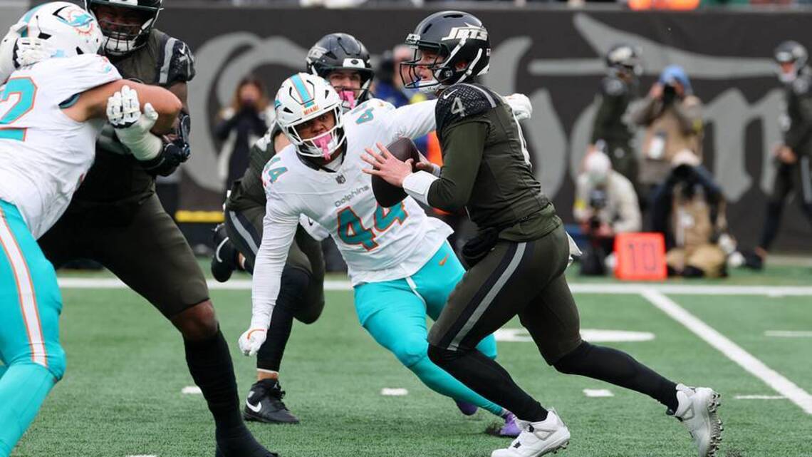 Examining the Dolphins' Complicated History with Ex-Jets QBs