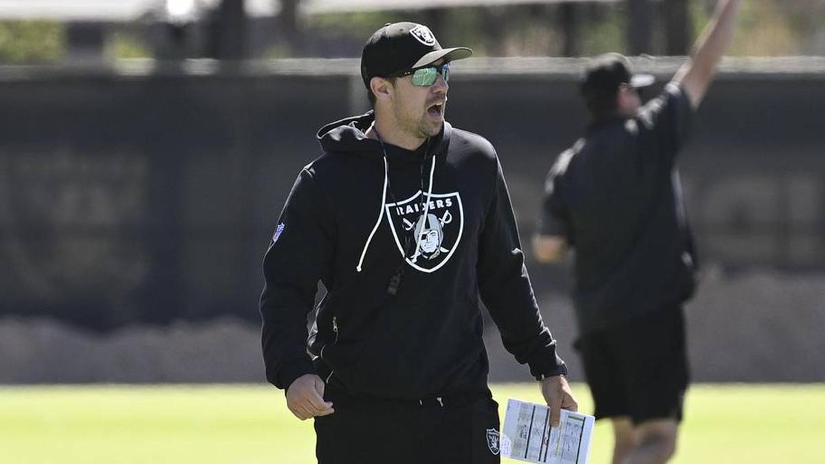  May 28, 2026; Henderson, NV, USA; Las Vegas Raiders head coach Klint Kubiak looks on during organized team activities at Intermountain Health Performance Center. Mandatory Credit: Candice Ward-Imagn Images | Candice Ward-Imagn Images 