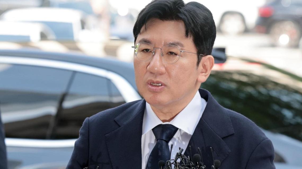 Hybe Chairman Bang Si-hyuk speaks to reporters as he arrives at the Seoul Metropolitan Police Agency on Sept. 15, 2025, for questioning over unfair stock trading allegations. File Photo by Yonhap
