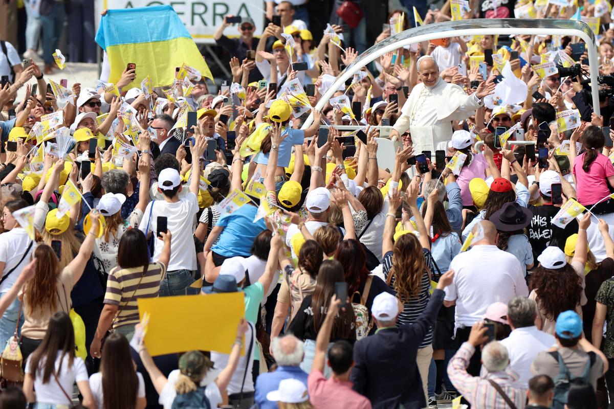 Pope Leo XIV waves as he arrives for a meeting with Mayors and faithful of various municipalities of the so-called "Land of Fires," an area long plagued by illegal toxic waste dumping and burning, at Piazza Nicola Calipari in Acerra, Italy, May 23, 2026. REUTERS/Ciro De Luca