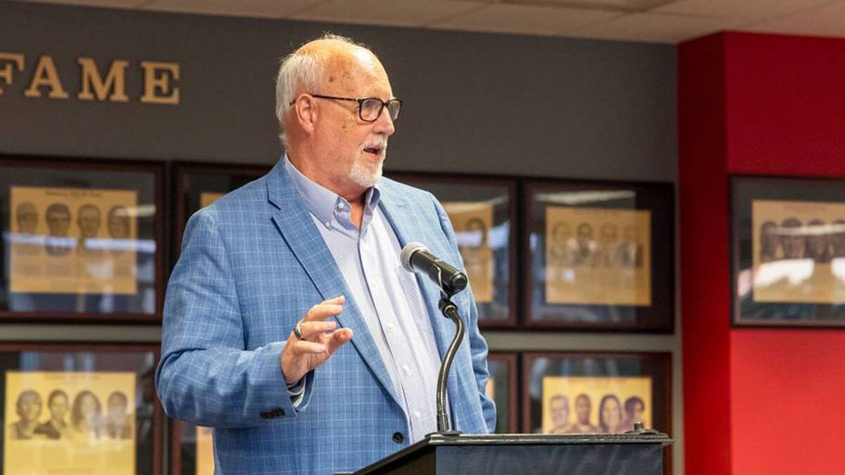  Mark McCarter pays tribute to his former colleague ASWA Hall of Fame inductee John Pruett at the Alabama Sports Writers Association awards banquet on June 14, 2026 at Jacksonville State. | Vasha Hunt 