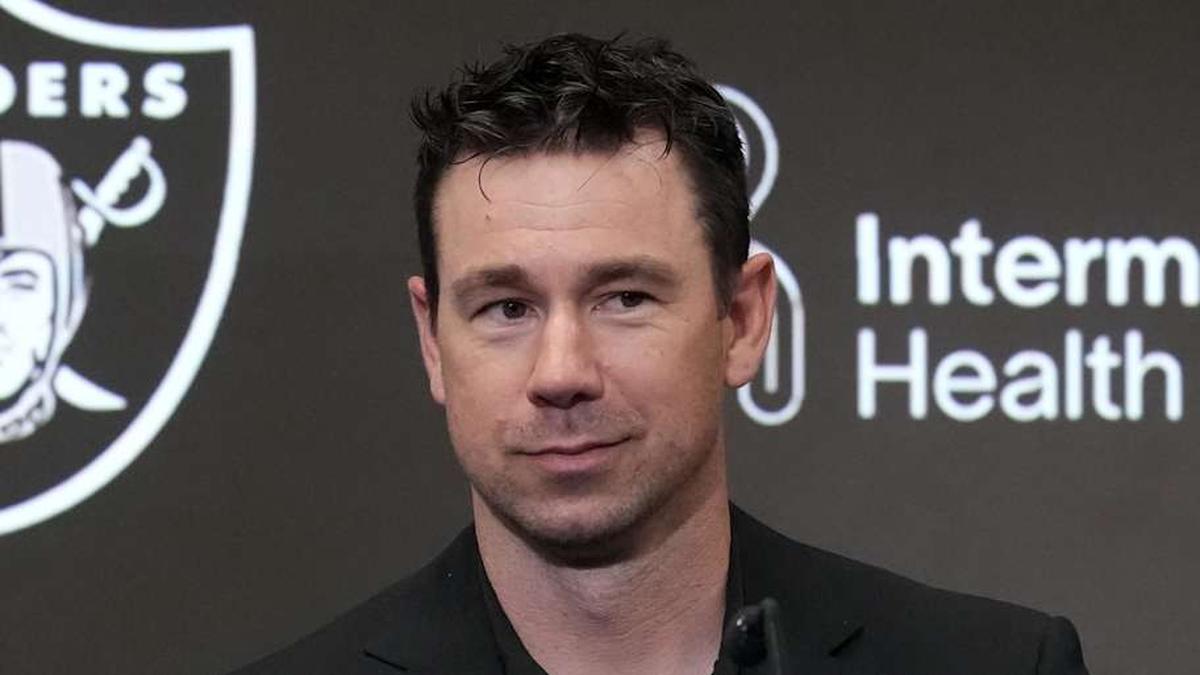  Apr 24, 2026; Henderson, NV, USA; Las Vegas Raiders coach Klint Kubiak at press conference at Intermountain Health Performance Center. Mandatory Credit: Kirby Lee-Imagn Images | Kirby Lee-Imagn Images 