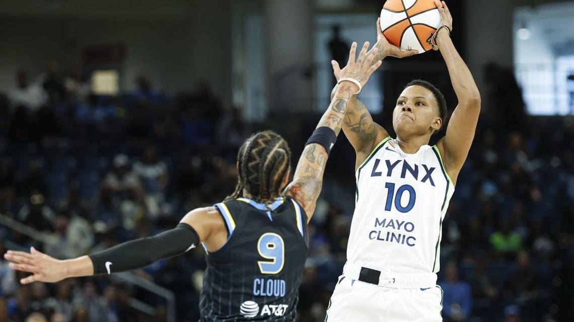 Natasha Howard's double-double leads Lynx over Sky