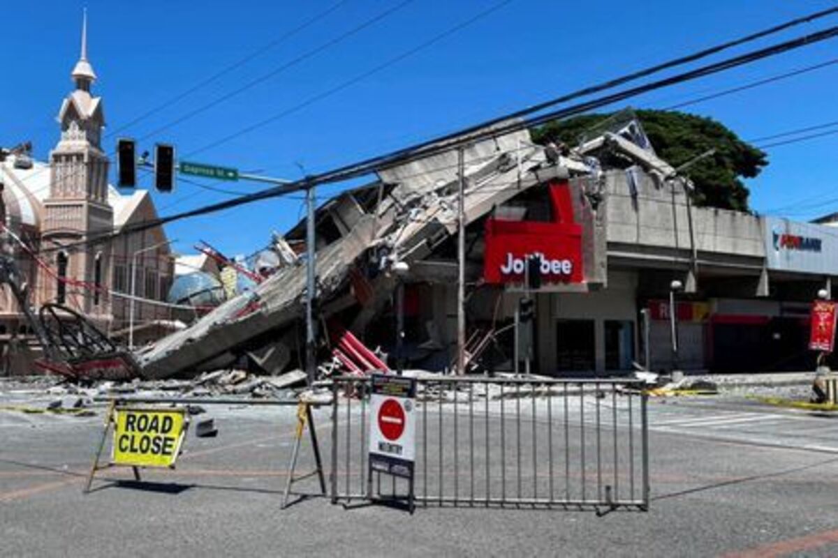 A road is blocked near the collapsed building after a magnitude 7.8 quake in General Santos, Philippines, June 8, 2026. Picture taken with a mobile phone. REUTERS/Edwin Espejo
