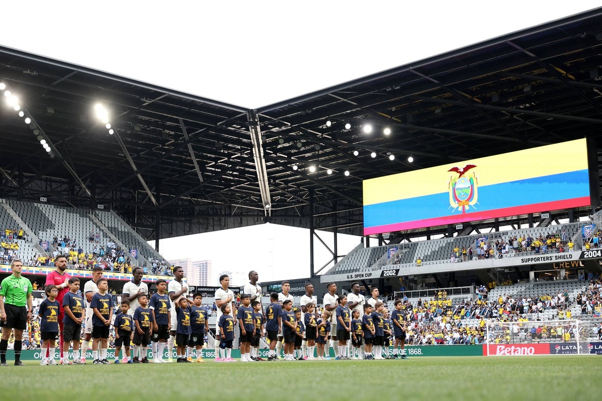  Members of Ecuador stand on the field during the playing of their national anthem prior to the start of the international friendly match against Guatemala at ScottsMiracle-Gro Field on June 7, 2026 in Columbus, Ohio. Ecuador defeated Guatemala 3-0. (Photo by Kirk Irwin/Getty Images) Photo by Kirk Irwin/Getty Images