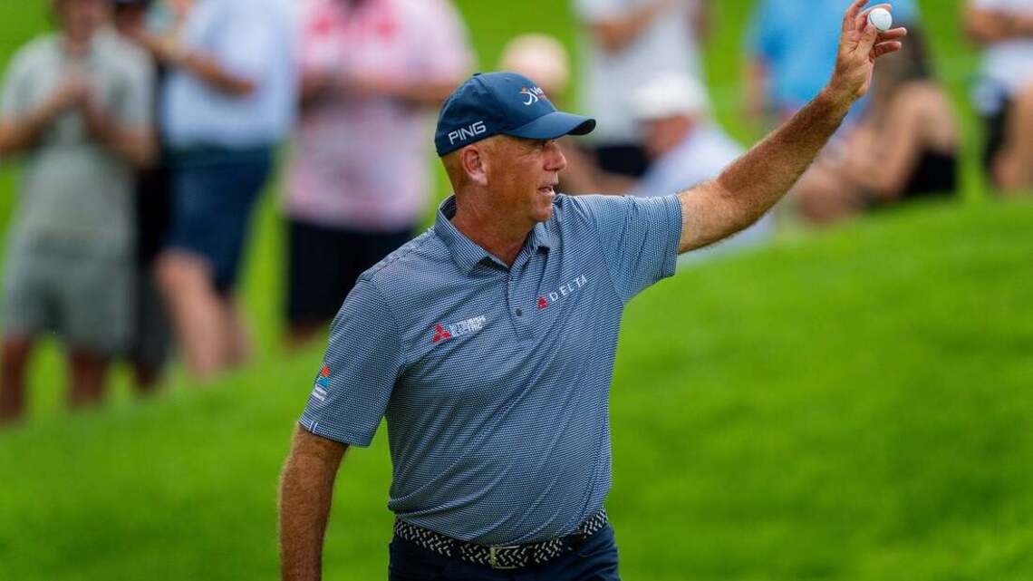 Stewart Cink beats Miguel Angel Jimenez to win Boeing in playoff 