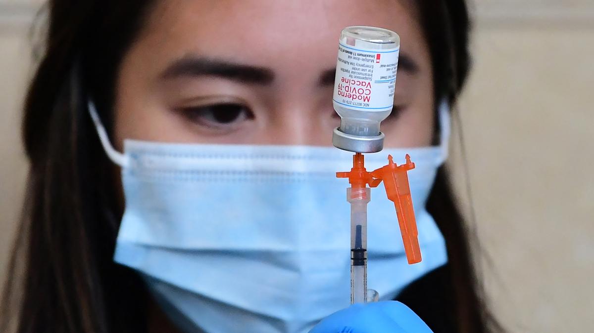 Public health officials recommend that people get their flu vaccine and the new omicron COVID-19 booster now ahead of the upcoming holiday season.