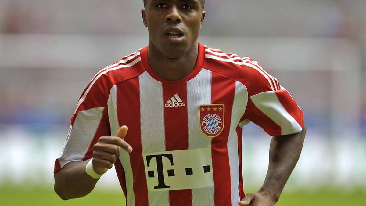  Edson Braafheid played for Bayern. | IMAGO/MS 