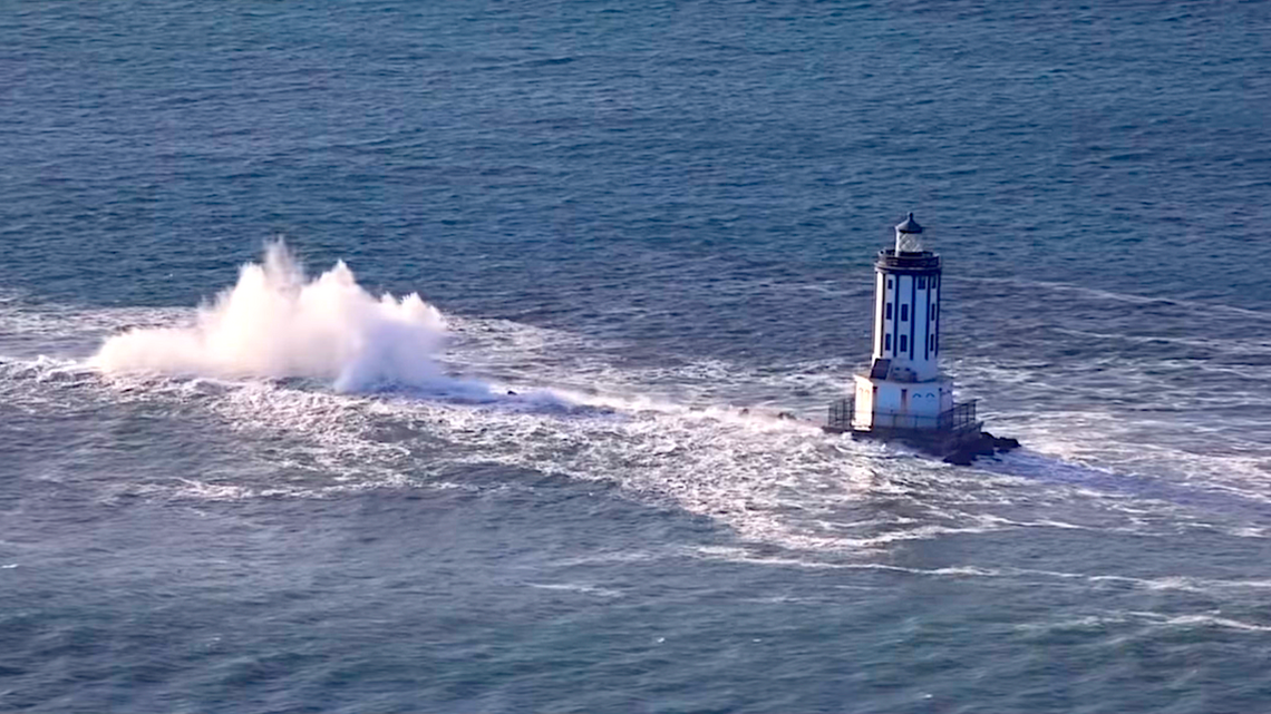 Hurricane Marie's 20-Foot ‘Liquid Mountains' Swallow Iconic LA Lighthouse (Video) 