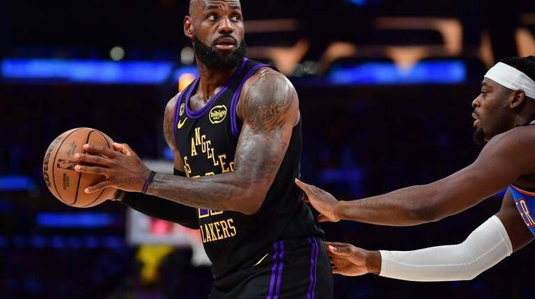 Report: LeBron James leaving Lakers, to play with another team