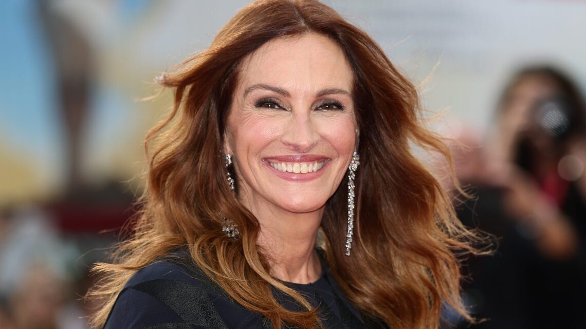 Julia Roberts' Ballet Flats Are Basically Classy Slippers - The Look 
