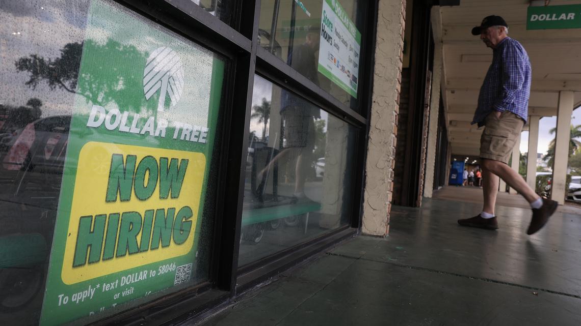 US jobless claims fall to 207,000, signaling low layoffs