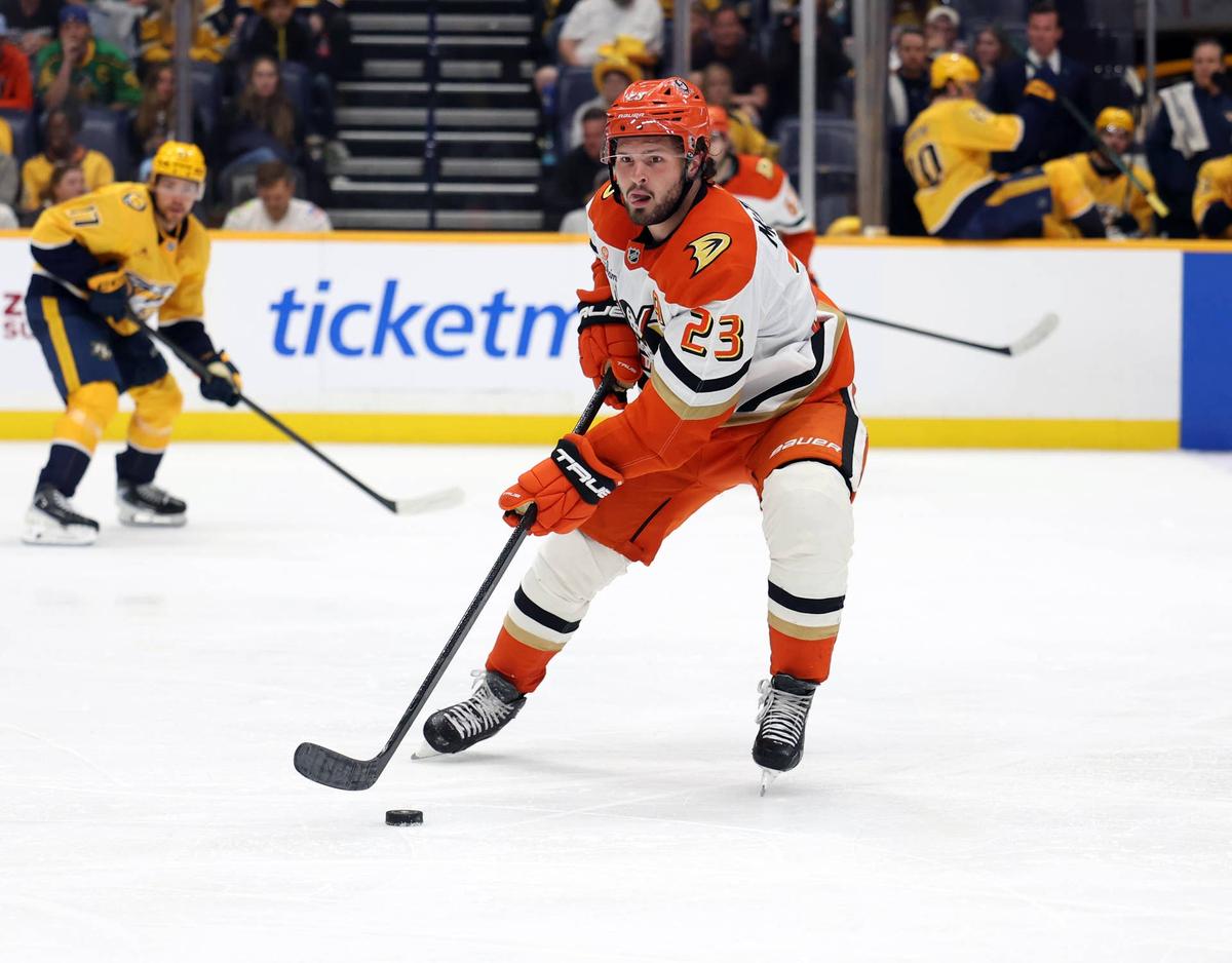  Anaheim Ducks center Mason McTavish (23) moves the puck during the third period of their game against the Nashville Predators at Bridgestone Arena. Alan Poizner-Imagn Images