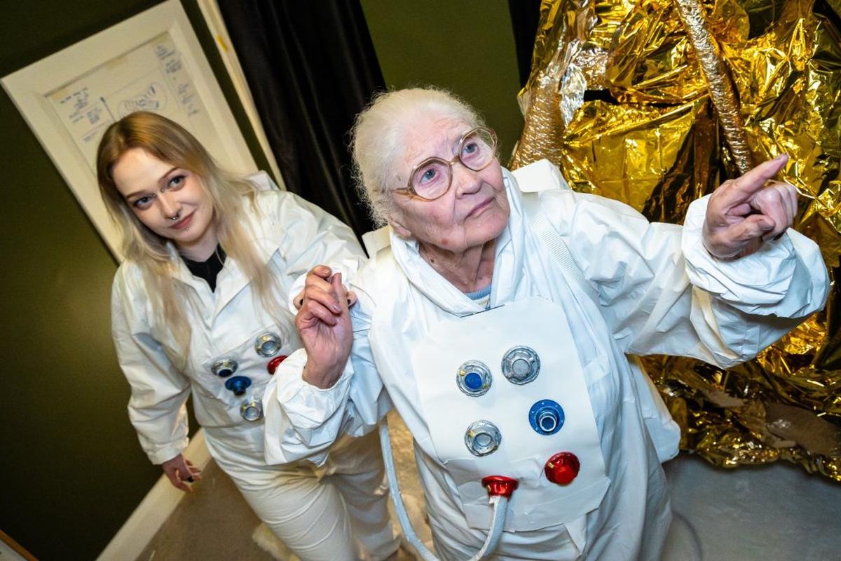  Deby McKnight, right, is a space fan who is helping women to walk on the moon. (George Pennock via SWNS) 