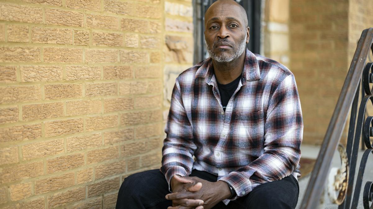 Leslie Adams’ mother, Shirley, died after developing infected bedsores at Lakeview Rehabilitation and Nursing Center, according to a lawsuit he filed. “She had wounds that no one could explain,” he testified. A court awarded the family $17 million. (Taylor Glascock/KFF Health News/TNS)