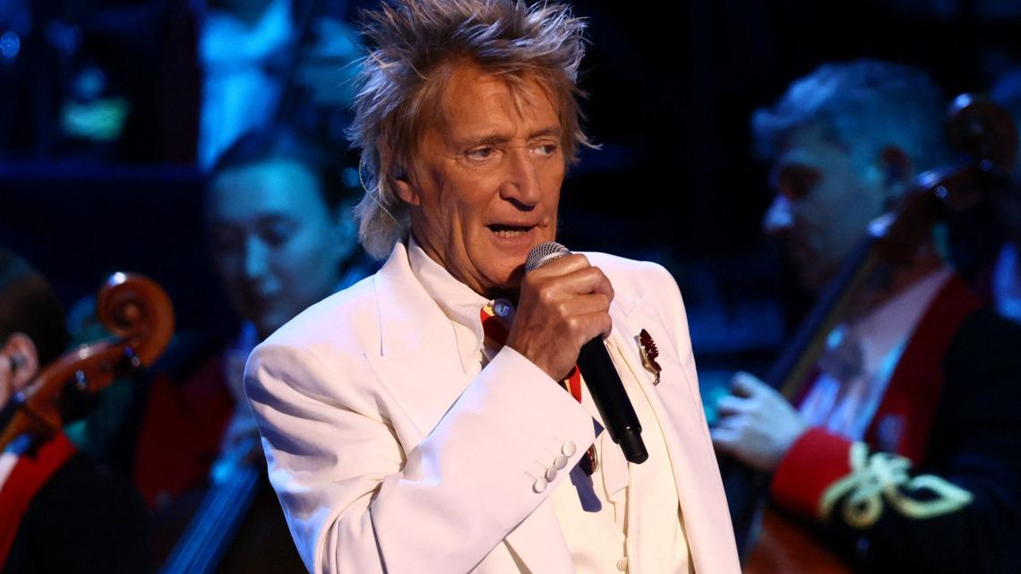 Rod Stewart Has Touching Family Moment at Latest Tour Stop 