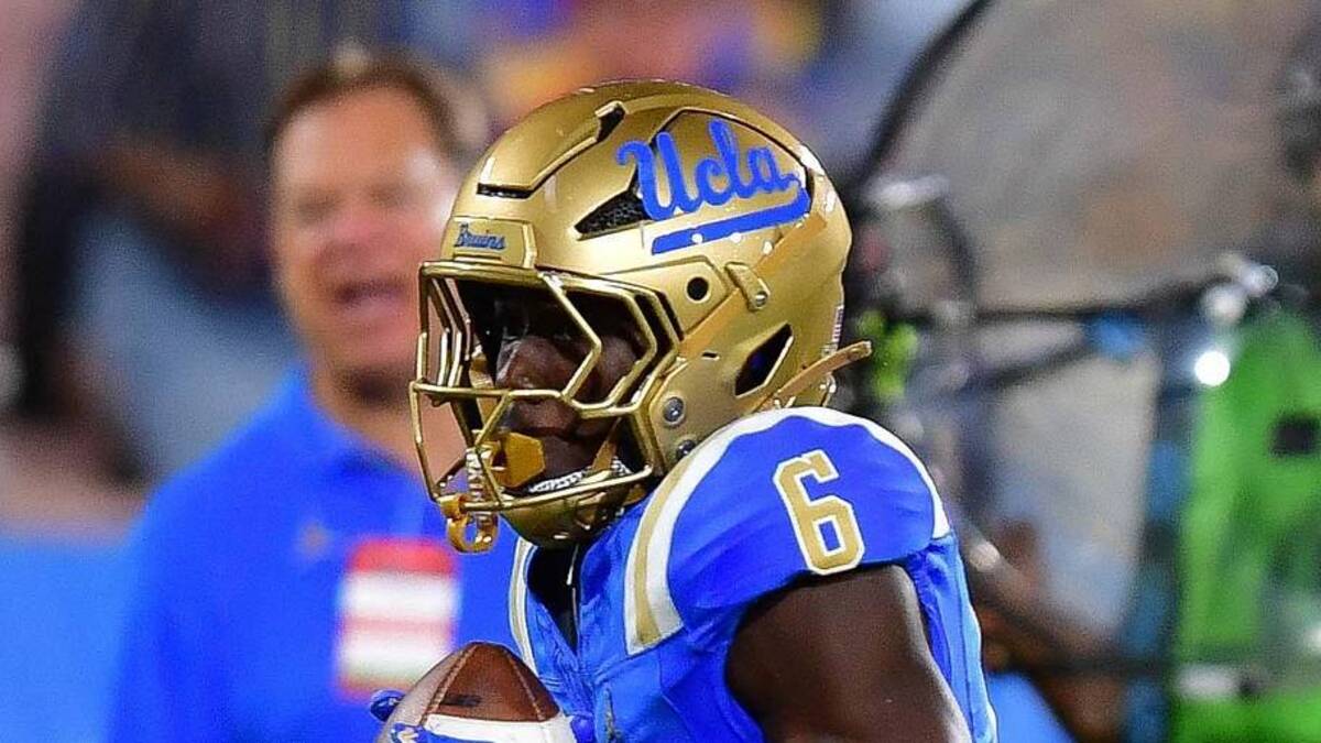  Aug 30, 2025; Pasadena, California, USA; UCLA Bruins running back Anthony Woods (6) runs the ball for a touchdown against the Utah Utes during the first half at Rose Bowl. Mandatory Credit: Gary A. Vasquez-Imagn Images | Gary A. Vasquez-Imagn Images 