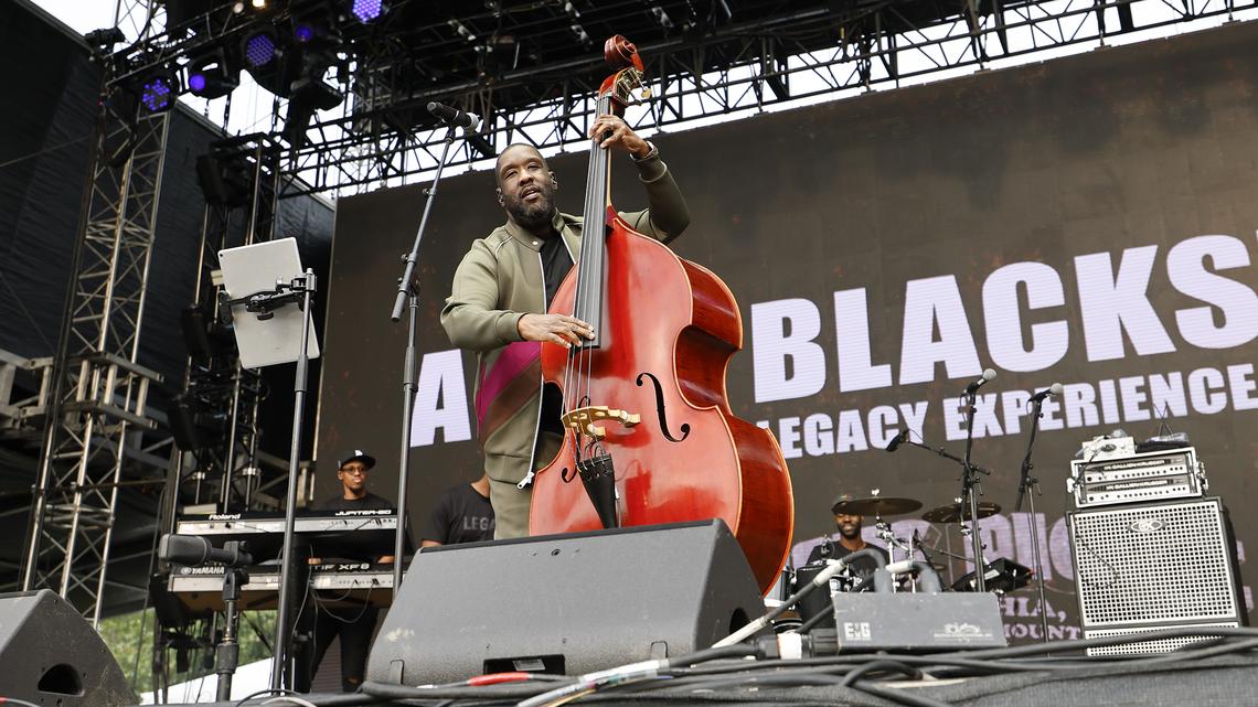 Erykah Badu will join Jaÿ-Z as a headliner at the Roots Picnic