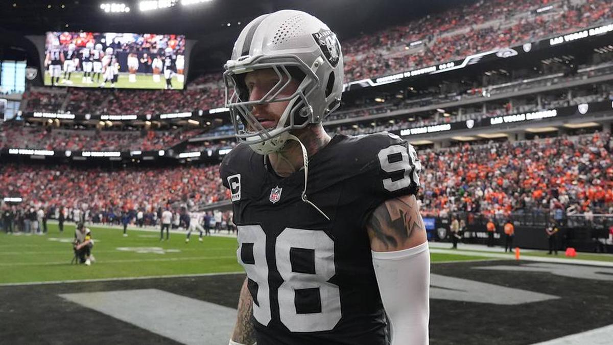  Dec 7, 2025; Paradise, Nevada, USA; Las Vegas Raiders defensive end Maxx Crosby (98) on the field prior to a game against the Denver Broncos at Allegiant Stadium. Mandatory Credit: Kirby Lee-Imagn Images | Kirby Lee-Imagn Images 