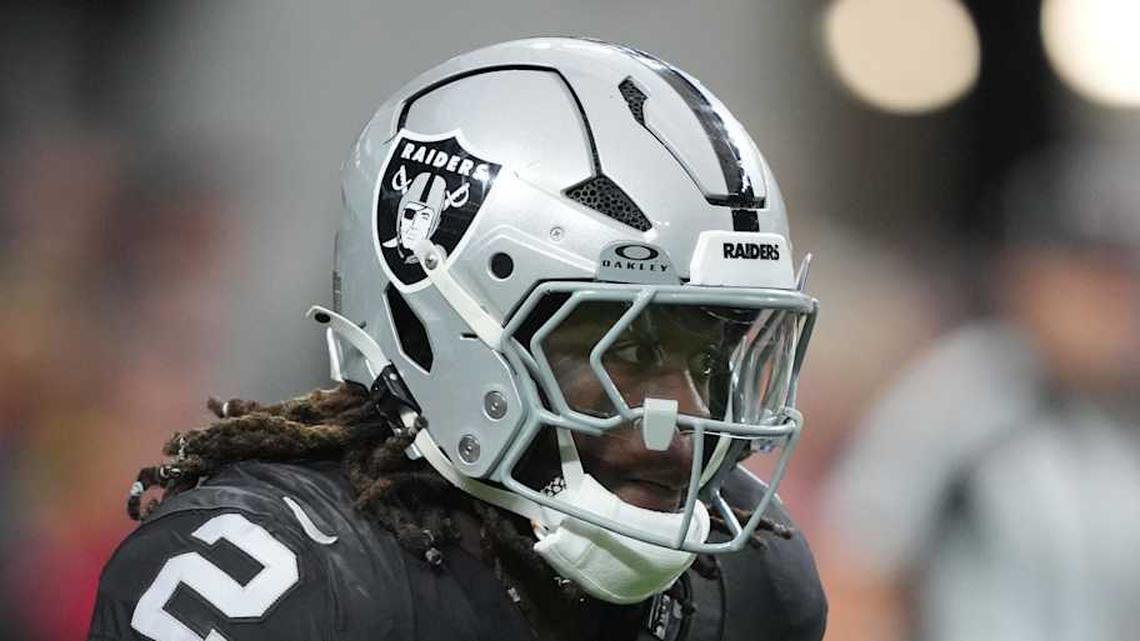  Jan 4, 2026; Paradise, Nevada, USA; Las Vegas Raiders running back Ashton Jeanty (2) carries the ball against the Kansas City Chiefs in the first half at Allegiant Stadium. Mandatory Credit: Kirby Lee-Imagn Images | Kirby Lee-Imagn Images 