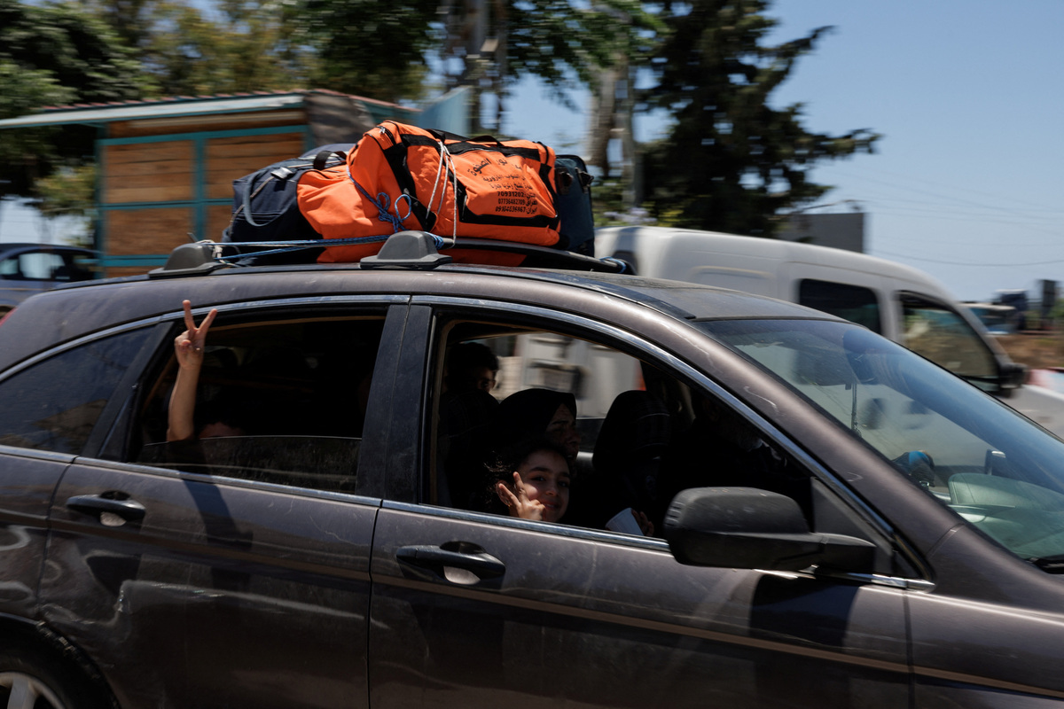 A family drives with belongings loaded on top of their car, fleeing southern Lebanon again, heading North after returning following the U.S.-Iran deal, as overnight fighting between Israeli forces and Hezbollah resumes, on the outskirts of Tyre, in southern Lebanon June 19, 2026.REUTERS/Zohra Bensemra