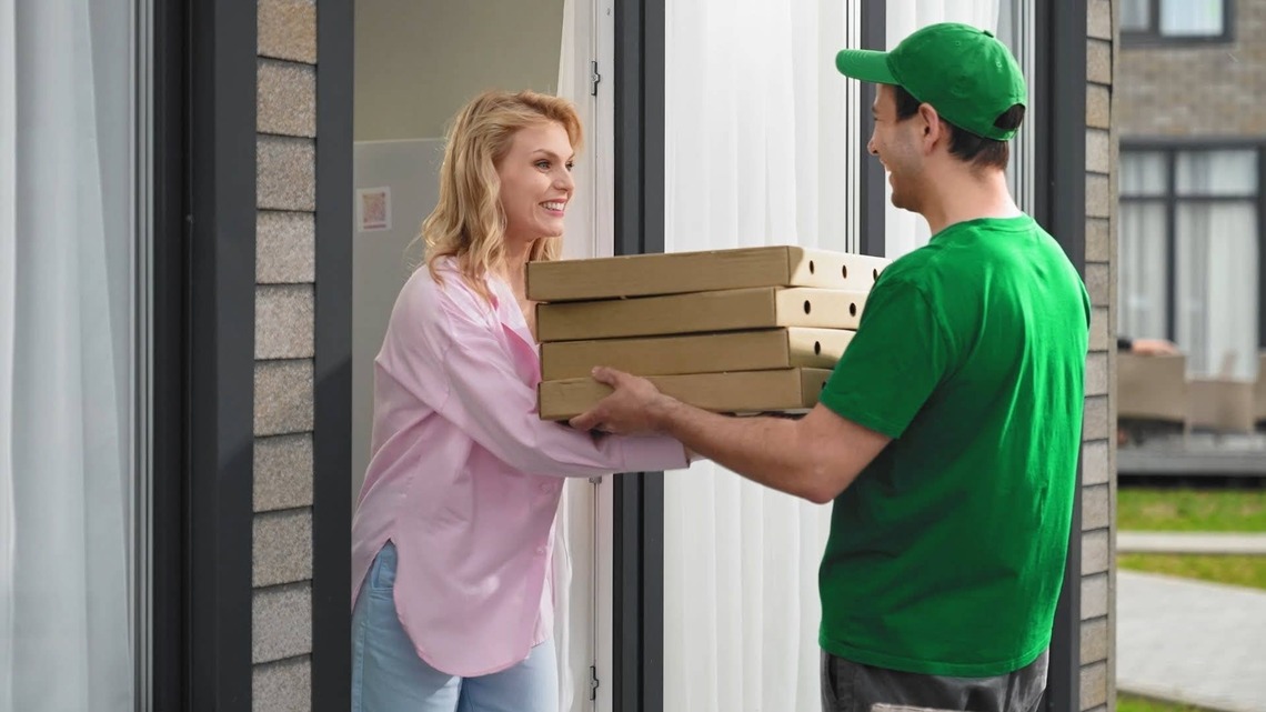 Pizza Hut rival Papa John's also closing hundreds of restaurants 