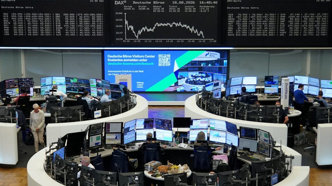 Europe's STOXX 600 slips on inflation fears
