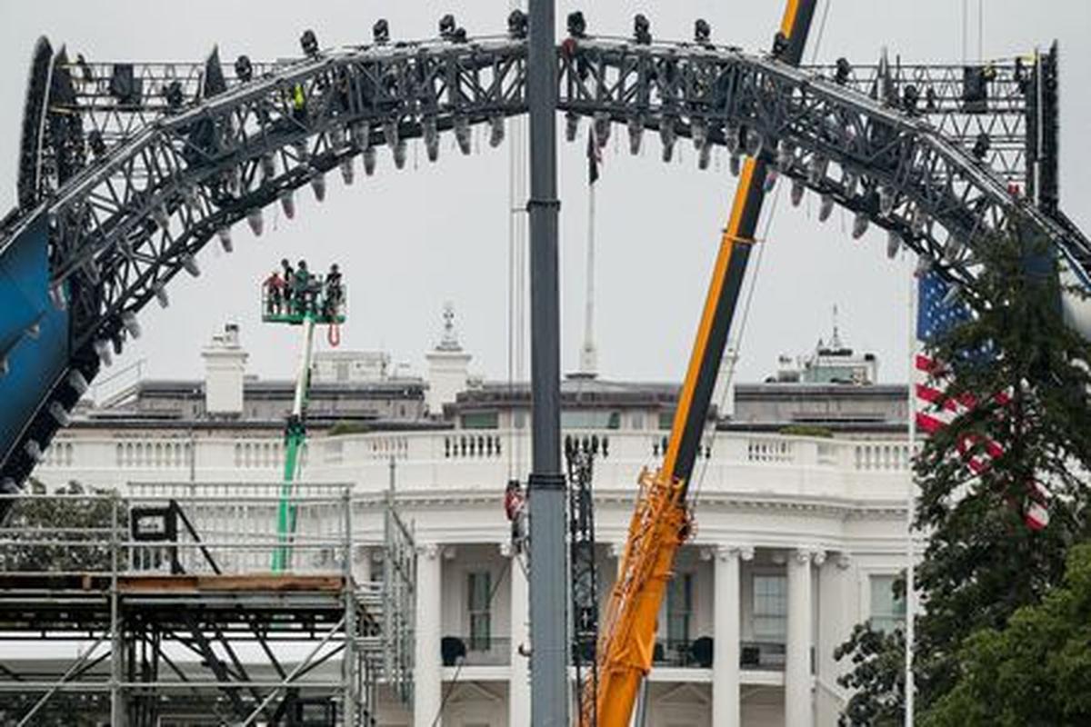 Construction is underway on a temporary arena that will host the UFC Freedom 250 fight card in June on the South Lawn of the White House in Washington, D.C., U.S., May 27, 2026. REUTERS/Kylie Cooper