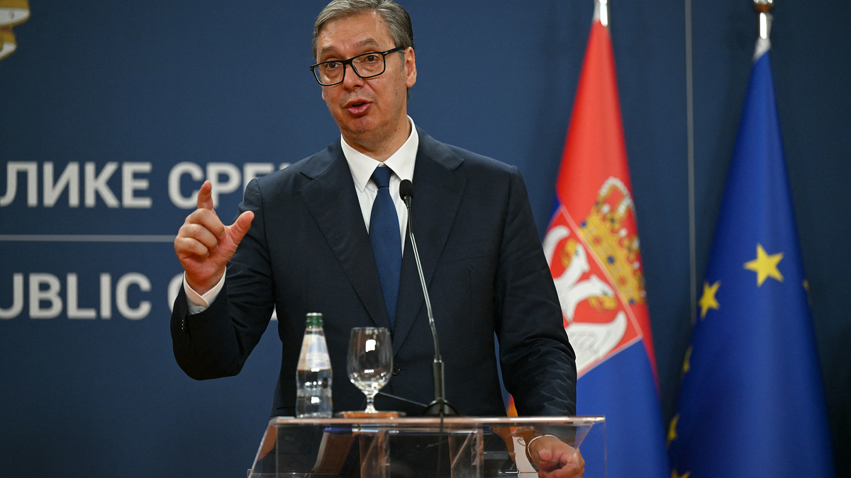 Serb strongman calls snap vote echoing Putin's power move
