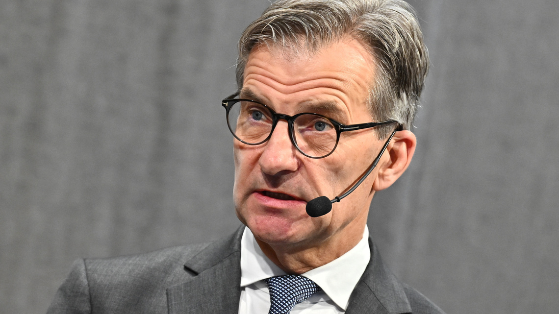 Basel chief says risks becoming more interconnected as international cooperation wanes 