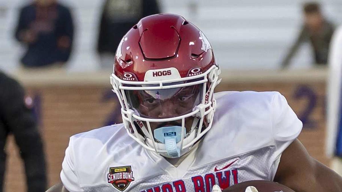  Jan 28, 2026; Mobile, AL, USA; American Team running back Mike Washington Jr. (27) of Arkansas runs the ball during American Senior Bowl practice at Hancock Whitney Stadium. Mandatory Credit: Vasha Hunt-Imagn Images | Vasha Hunt-Imagn Images 