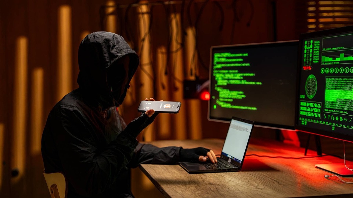  Schwab warns that urgency, credential requests, and guaranteed returns remain the biggest scam red flags, despite increasingly convincing AI fraud tactics today. 