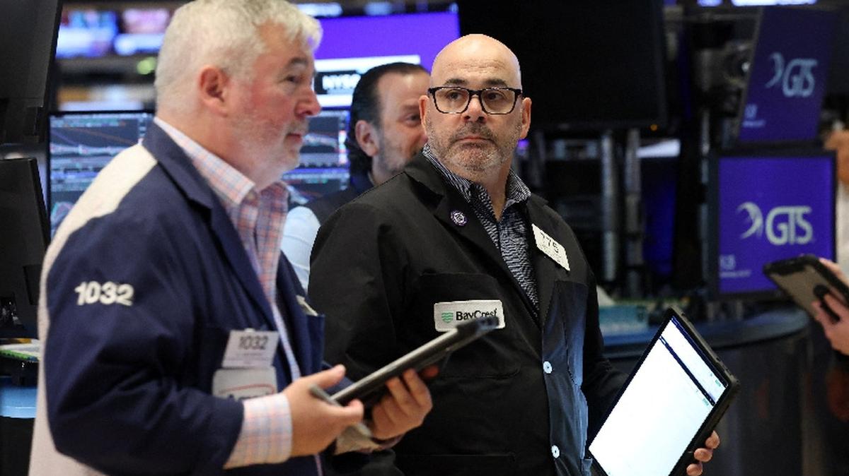Traders work on the floor at the New York Stock Exchange (NYSE) in New York City, U.S., April 29, 2026.  REUTERS/Brendan McDermid