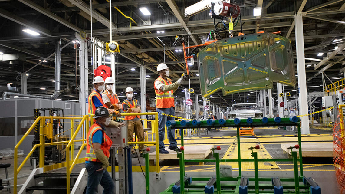 Looming questions for automakers ahead of fuel economy rollback
