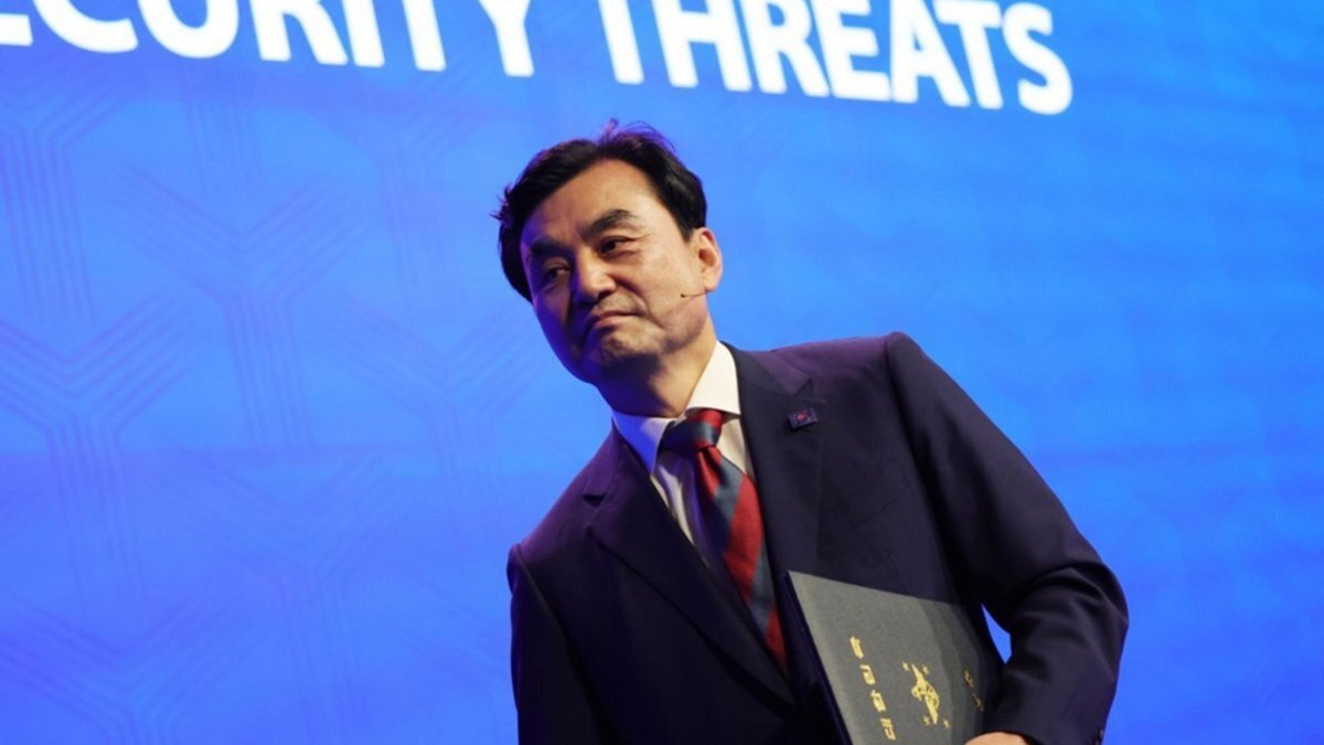 South Korea’s Minister of National Defense Ahn Gyu-back walks to deliver his speech during a plenary session of the International Institute for Strategic Studies (IISS) Shangri-la Dialogue Defence Summit in Singapore, 30 May 2026. Photo by HOW HWEE YOUNG/ EPA