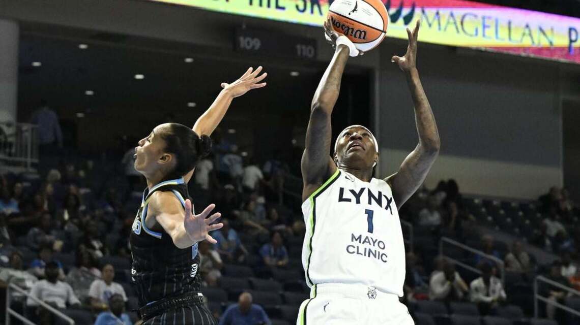 Lynx blitz Sky in third quarter to trigger rout