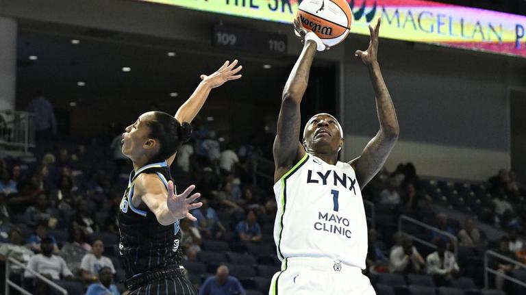 Lynx blitz Sky in third quarter to trigger rout 