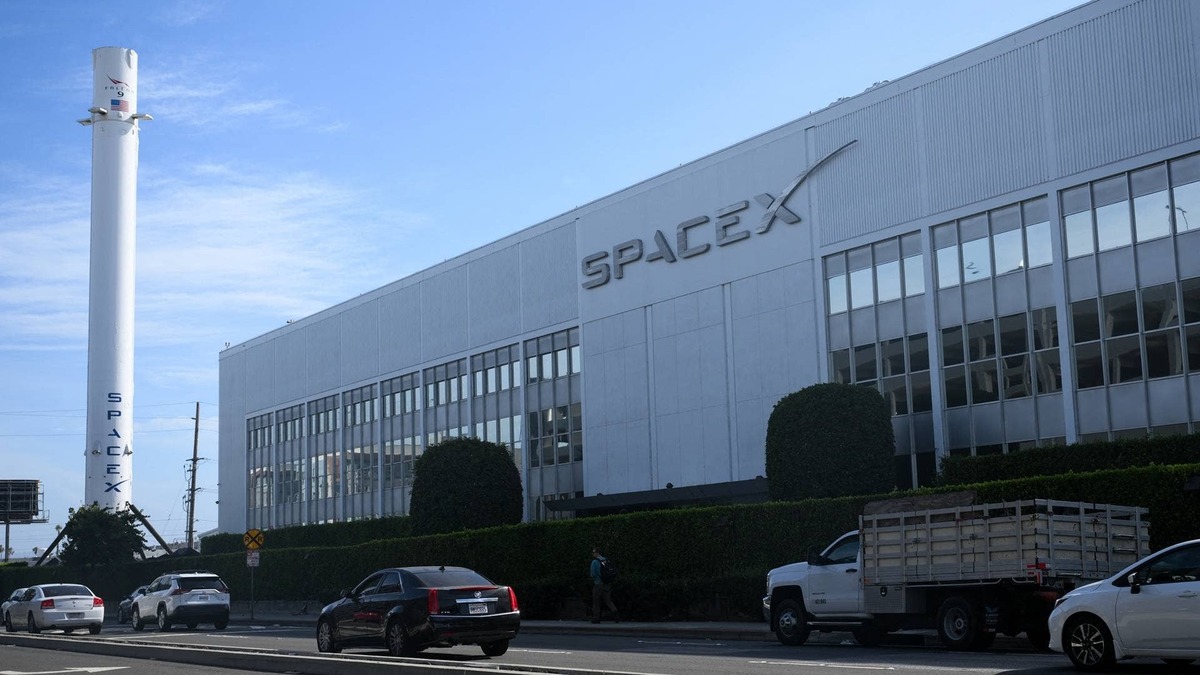  SpaceX is building a full AI infrastructure stack spanning satellites, orbital data centers, and a Texas chip foundry ecosystem strategy. 