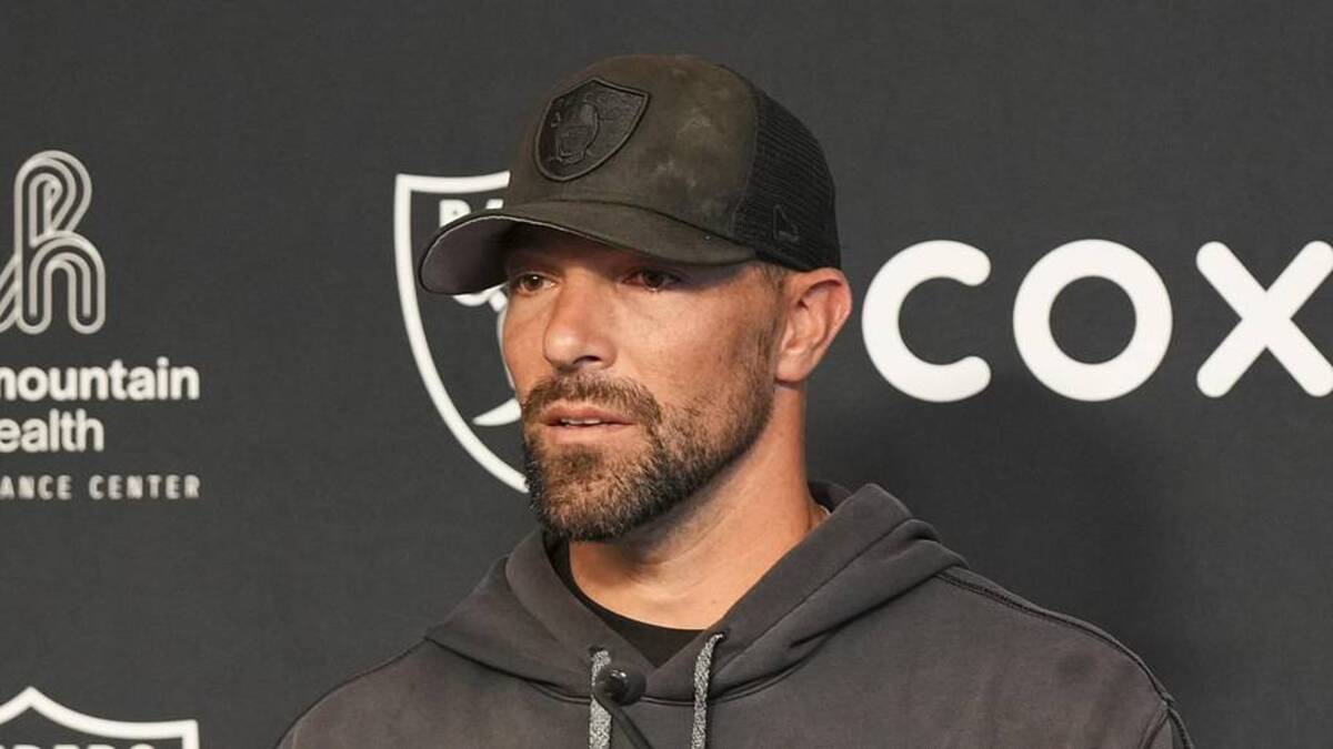  Jun 3, 2026; Henderson, NV, USA; Las Vegas Raiders defensive coordinator Rob Leonard speaks during a news conference during organized team activities at Intermountain Health Performance Center. Mandatory Credit: Candice Ward-Imagn Images | Candice Ward-Imagn Images 