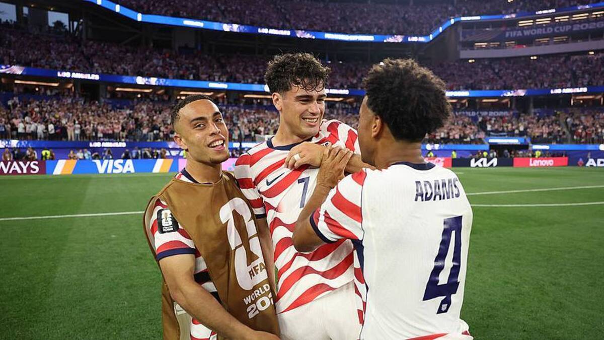  Gio Reyna (center) shared euphoric moments with his teammates after their World Cup statement victory. | Alex Livesey/FIFA/Getty Images 