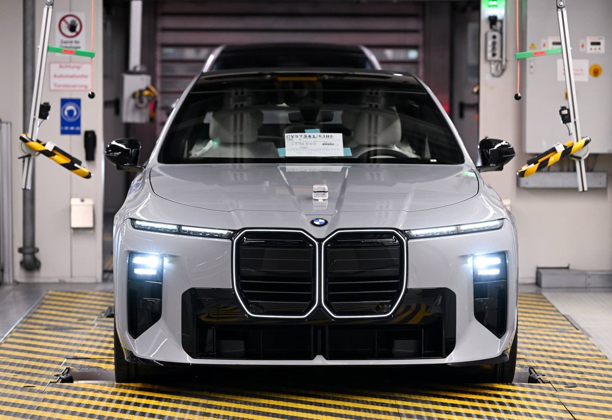  The practical effect for drivers is that every new BMW and MINI sold in the U.S. now comes with Verizon-powered telematics built in Hoppe/Getty Images