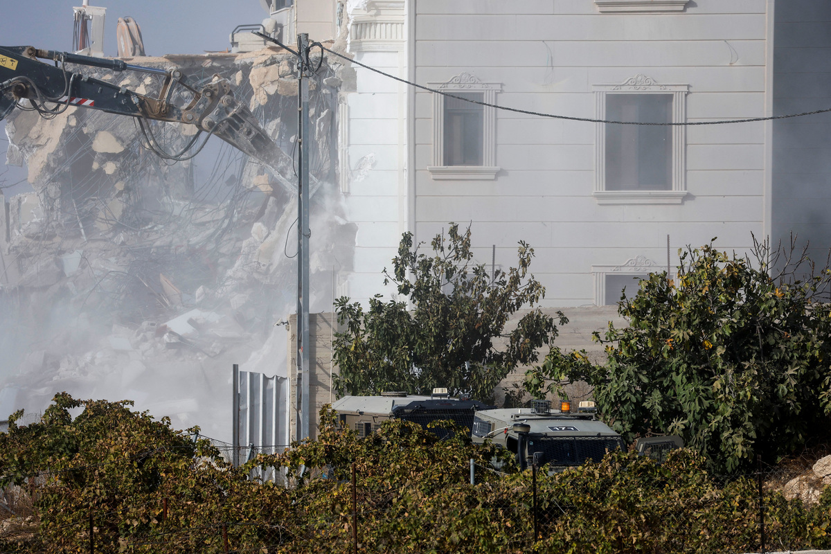 Palestinian gunmen kill two Israeli soldiers; Israel threatens new West ...