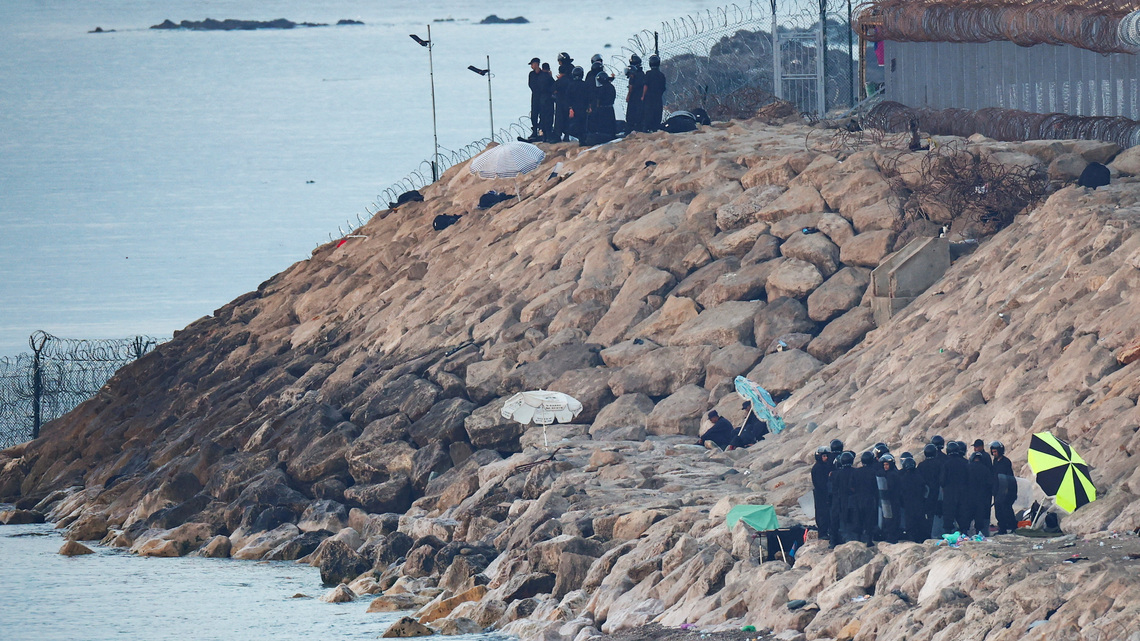 Spain disregarded Ceuta warnings before migrant rush, say border workers' unions 
