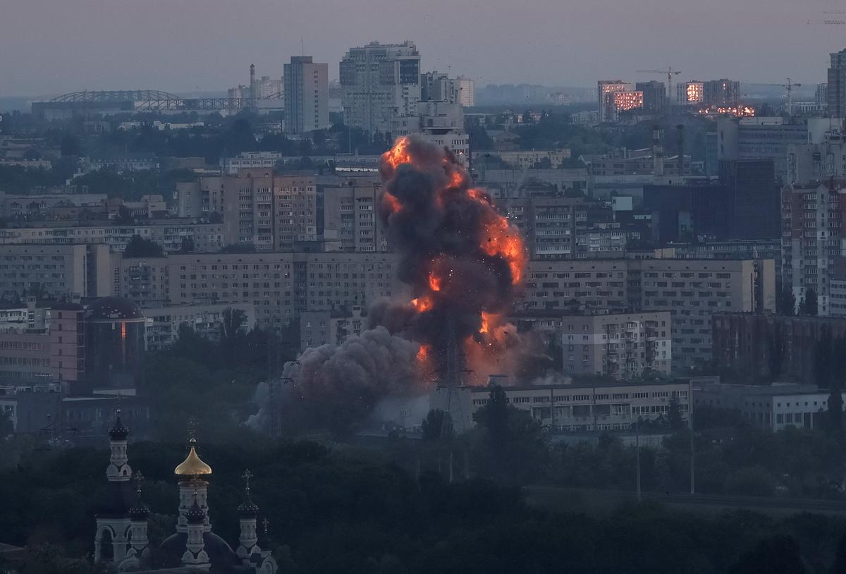 Fire and smoke rise following an explosion during a Russian missile and drone strike, amid Russia's attack on Ukraine, in Kyiv, Ukraine May 24, 2026. REUTERS/Gleb Garanich
