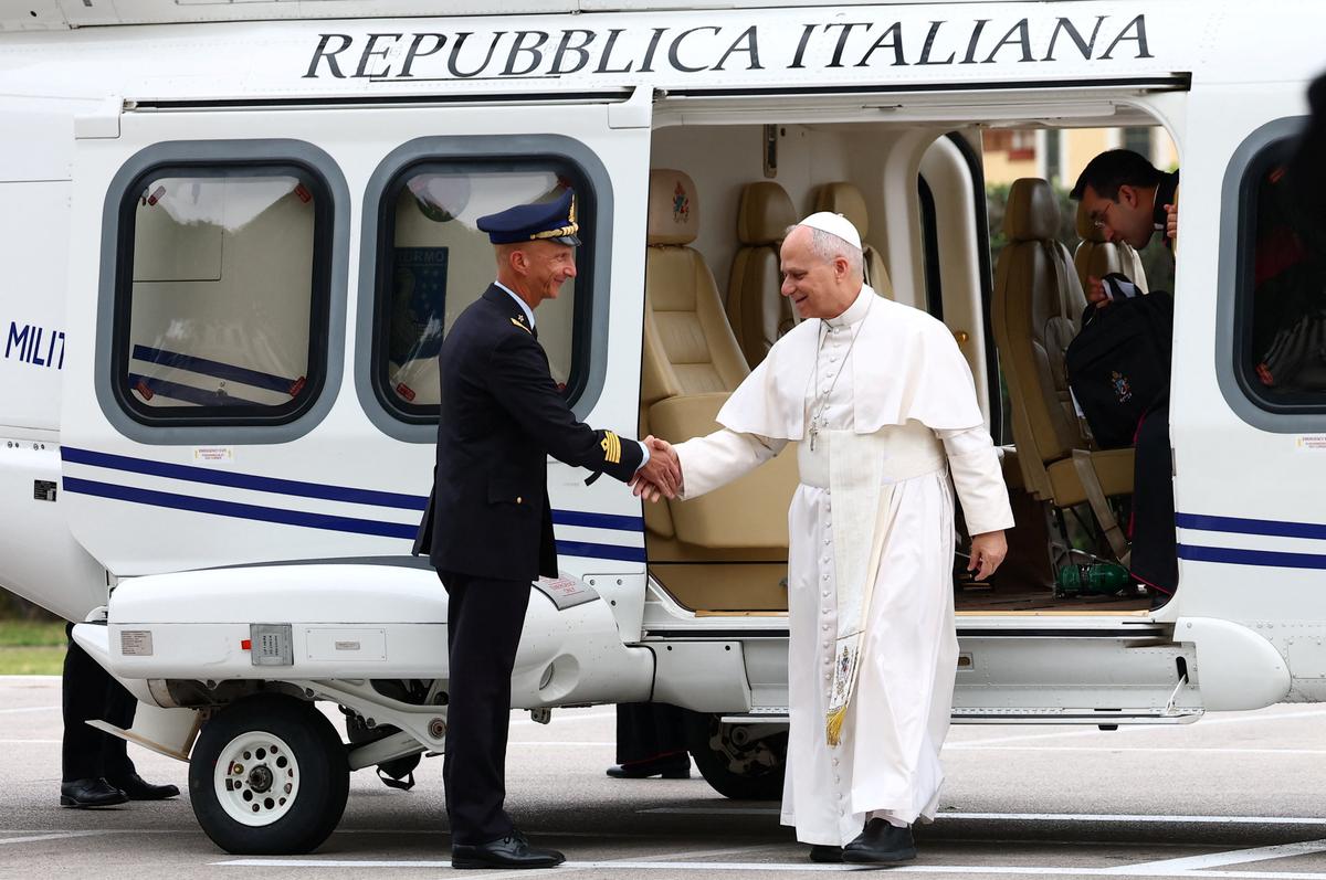 Pope Leo XIV arrives by helicopter to start his visit to Pompei on the first anniversary of his election, in Pompei, Italy, May 8, 2026. REUTERS/Guglielmo Mangiapane