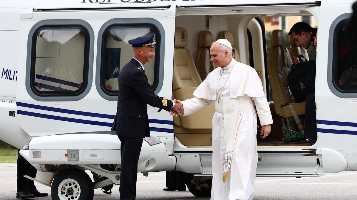 Pope Leo XIV arrives by helicopter to start his visit to Pompei on the first anniversary of his election, in Pompei, Italy, May 8, 2026. REUTERS/Guglielmo Mangiapane