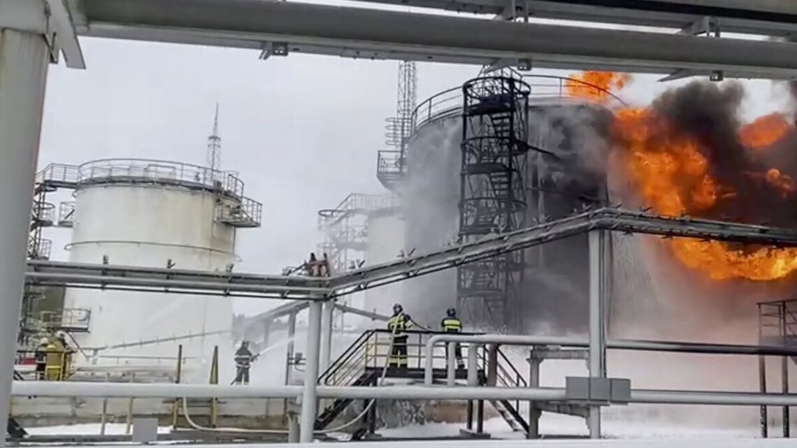 Ukraine strikes Russian oil refineries; 6 killed, dozens hurt in Ukraine 