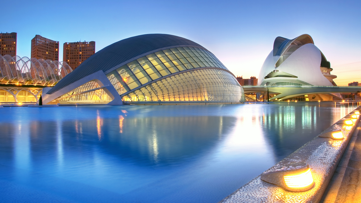 5 Thanksgiving travel alternatives: From Paella in Valencia to the Pyramids of Giza